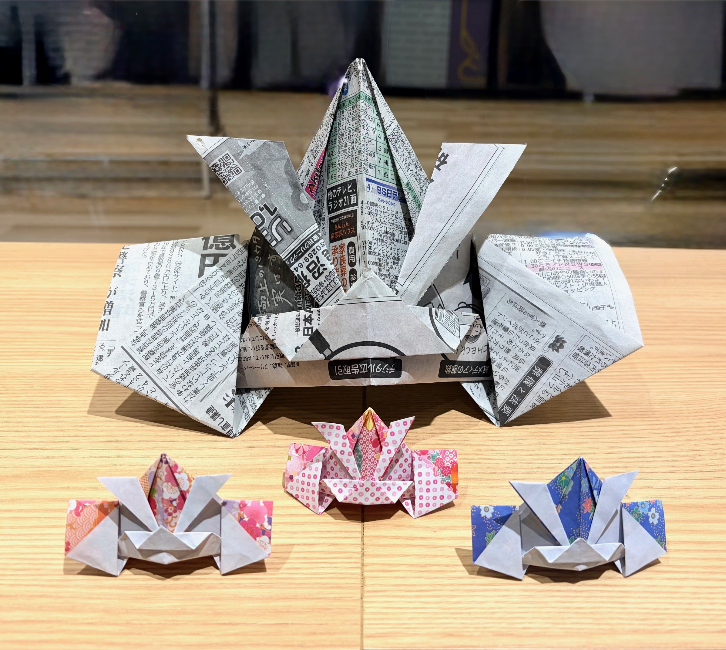 新聞紙を使って兜（かぶと）を作ろう！